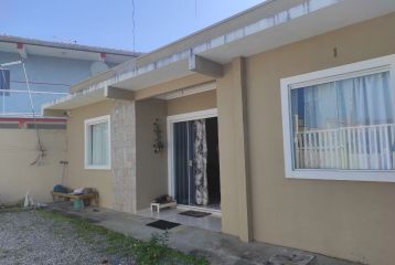 Casa com 02 dormitórios a 02 quadras do mar em Matinhos