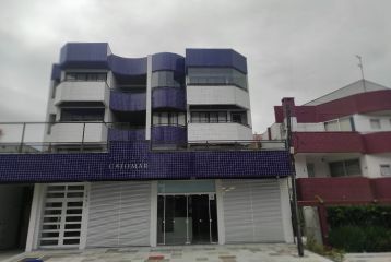 Apartamento em Caiobá  com piscina .