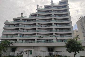 Apartamento á uma quadra do mar em Caiobá.